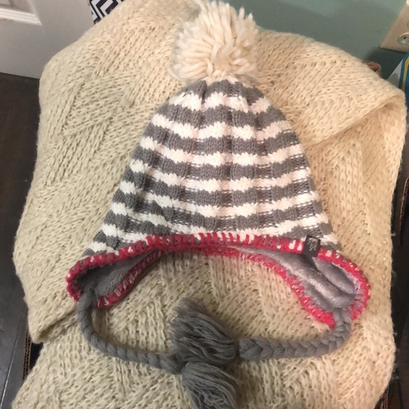 Like New* North Face Fleece Lined Warm Winter Hat - Picture 3 of 10